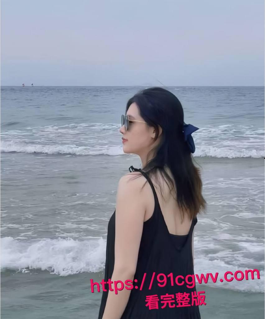 高颜值女神学生为金主深喉口爆,黑丝开裆腿大开大屌直冲嫩穴爆操,淫叫浪翻天!-7