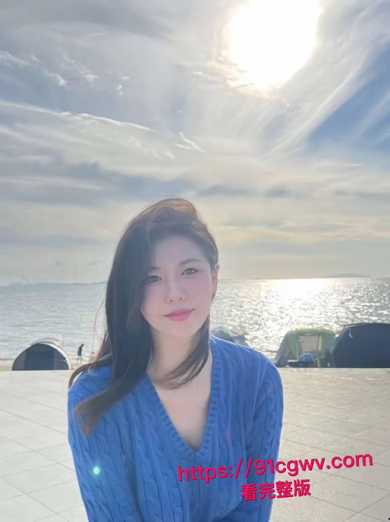 高颜值女神学生为金主深喉口爆,黑丝开裆腿大开大屌直冲嫩穴爆操,淫叫浪翻天!-9