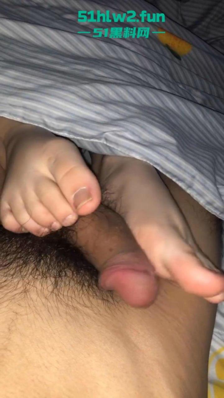 陌陌APP撩妹大神约操河南商丘工学院【孟雨佳】登门爆肏,上操嘴巴下灌精爽得不亦乐乎。-4