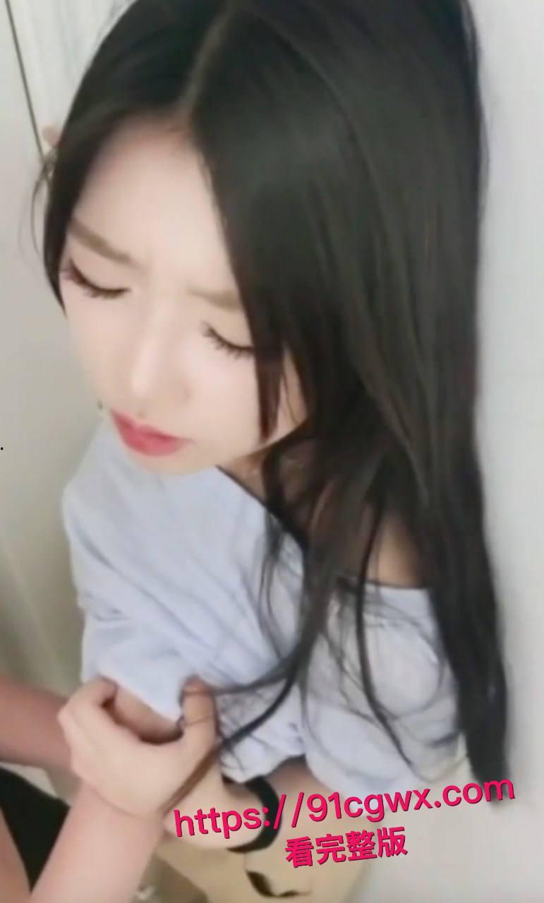 校园女神黑料大曝光!学生妹巨乳翘臀无表情硬扛男友后入猛攻,假鸡巴双插高潮喷水,姐妹花共享男友肉棒太劲爆!-8