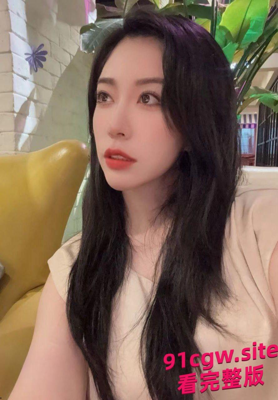 40岁的少儿频道主持和19岁的女儿误导学生一起服侍金主不雅视频曝-2