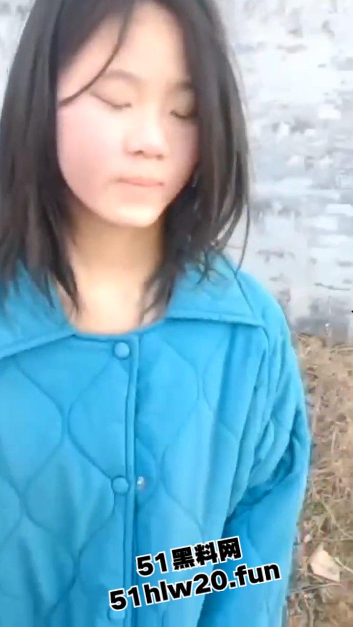 校园霸凌，小太妹野外霸凌同班女同学，拽头发扇脸下手超狠一群贱逼欠教育！-2