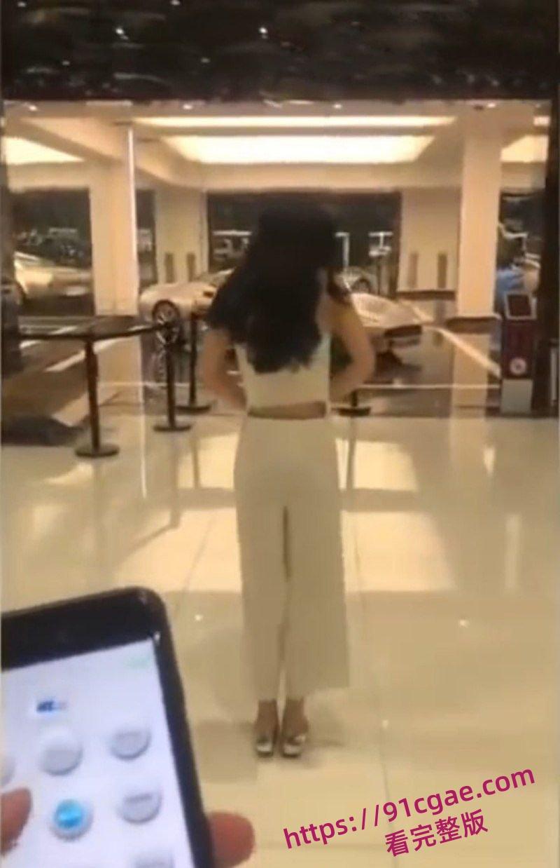 销售人员欣杨北京车展被富二代塞跳蛋大胆调教 人前跳蛋狂震喷水-3