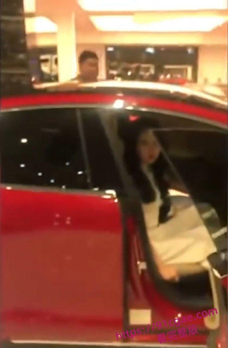 销售人员欣杨北京车展被富二代塞跳蛋大胆调教 人前跳蛋狂震喷水-6