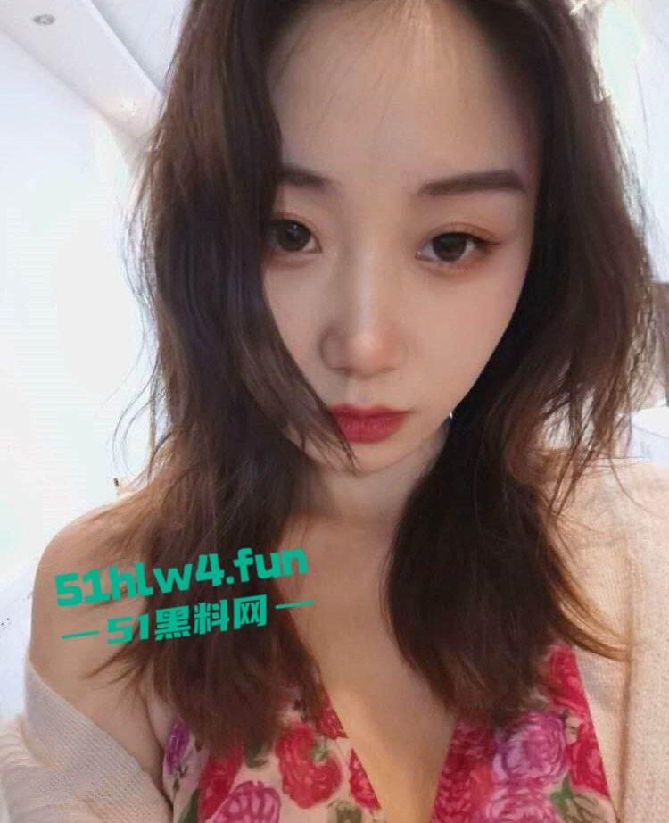 顶级身材御姐人妻【王诗玉】万达轻奢专柜柜姐,身材高挑巨乳翘臀背着老公约炮被发现果断将骚逼曝光。-4