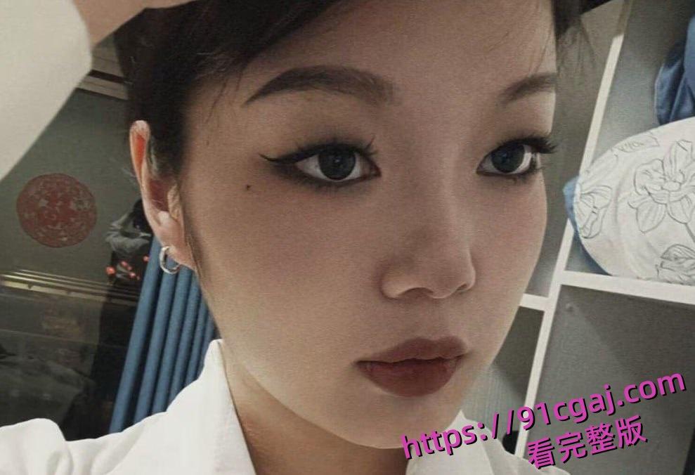 重庆妹子郑福容因急需用钱，借了2000元裸贷，抵押了一段自慰视频。-8