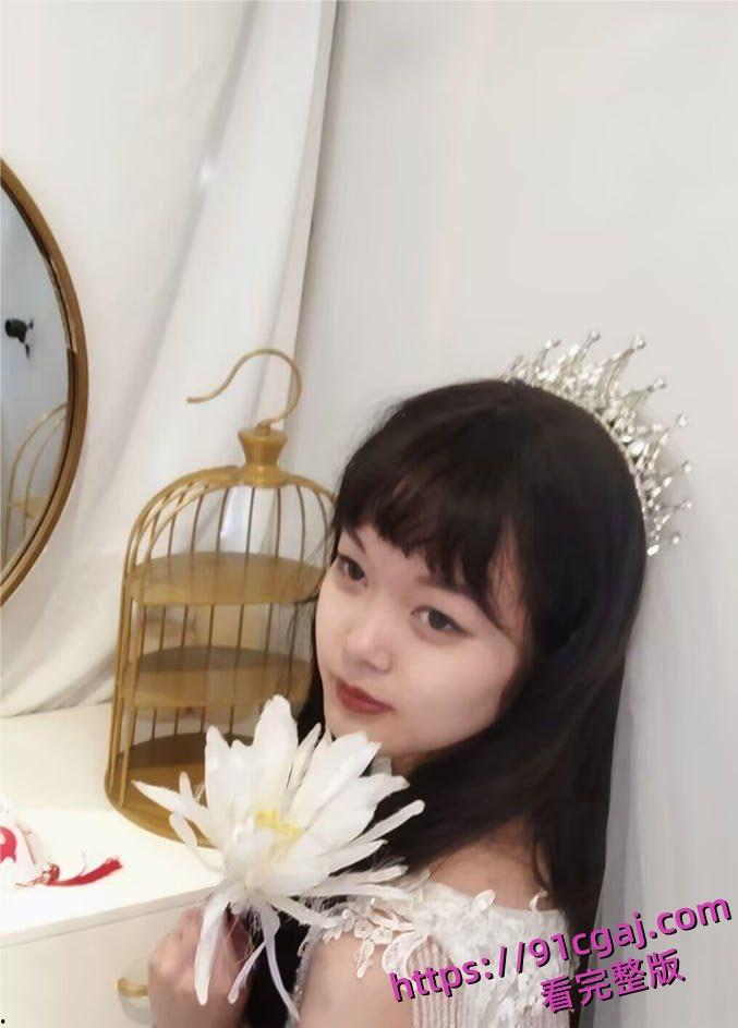 重庆妹子郑福容因急需用钱，借了2000元裸贷，抵押了一段自慰视频。-10