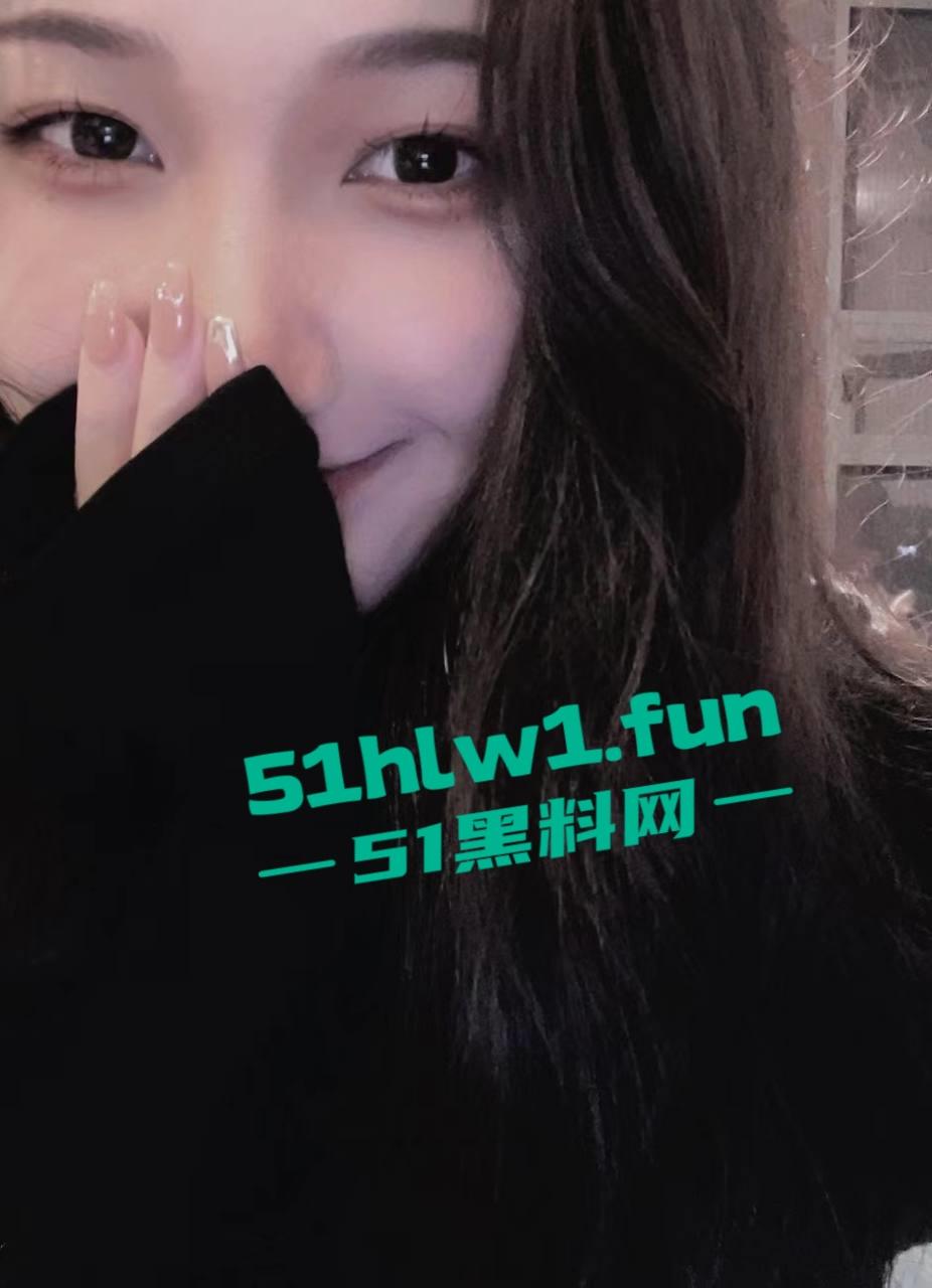 江苏信息职业技术学院反差骚母狗【刘柄池】靓丽颜值身材曼妙，私下却是骚母狗酒店被金主调教视频流出。-10