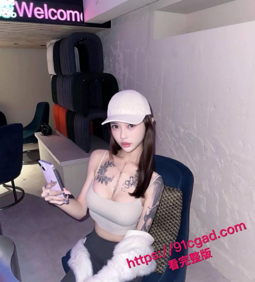 高颜值纹身网美自拍视频外流 与前男友女上位激情做爱 露脸画面尺度逆天!-1