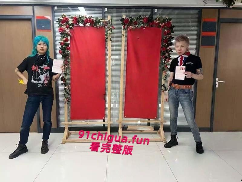 热搜的杀马特新婚夫妇【唐康】【刘雨洁】闪婚闪离,跳起来领证的快感就像高潮,满足广大网友的吃瓜!-2