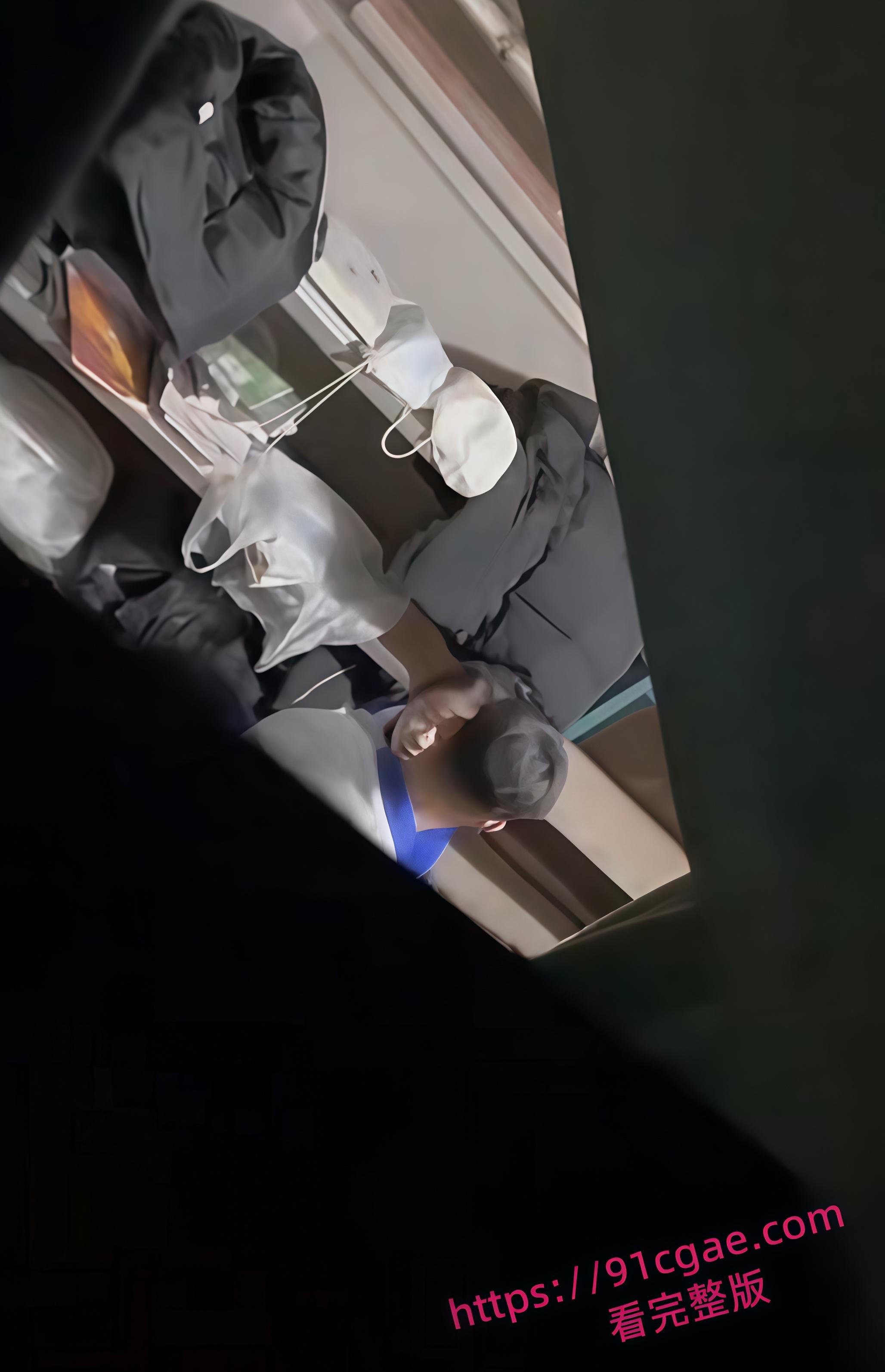 早熟大学生储藏室偷情翻车 教室后门少女翘臀撅起口交吞精 吐到塑料袋中打包带走 骚劲十足!-5