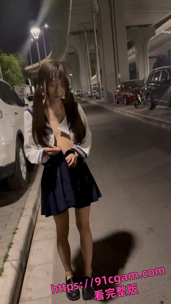 西萌工作室最新流出!涵涵和小泪深夜街头露出 户外街拍轮番争艳丽-5