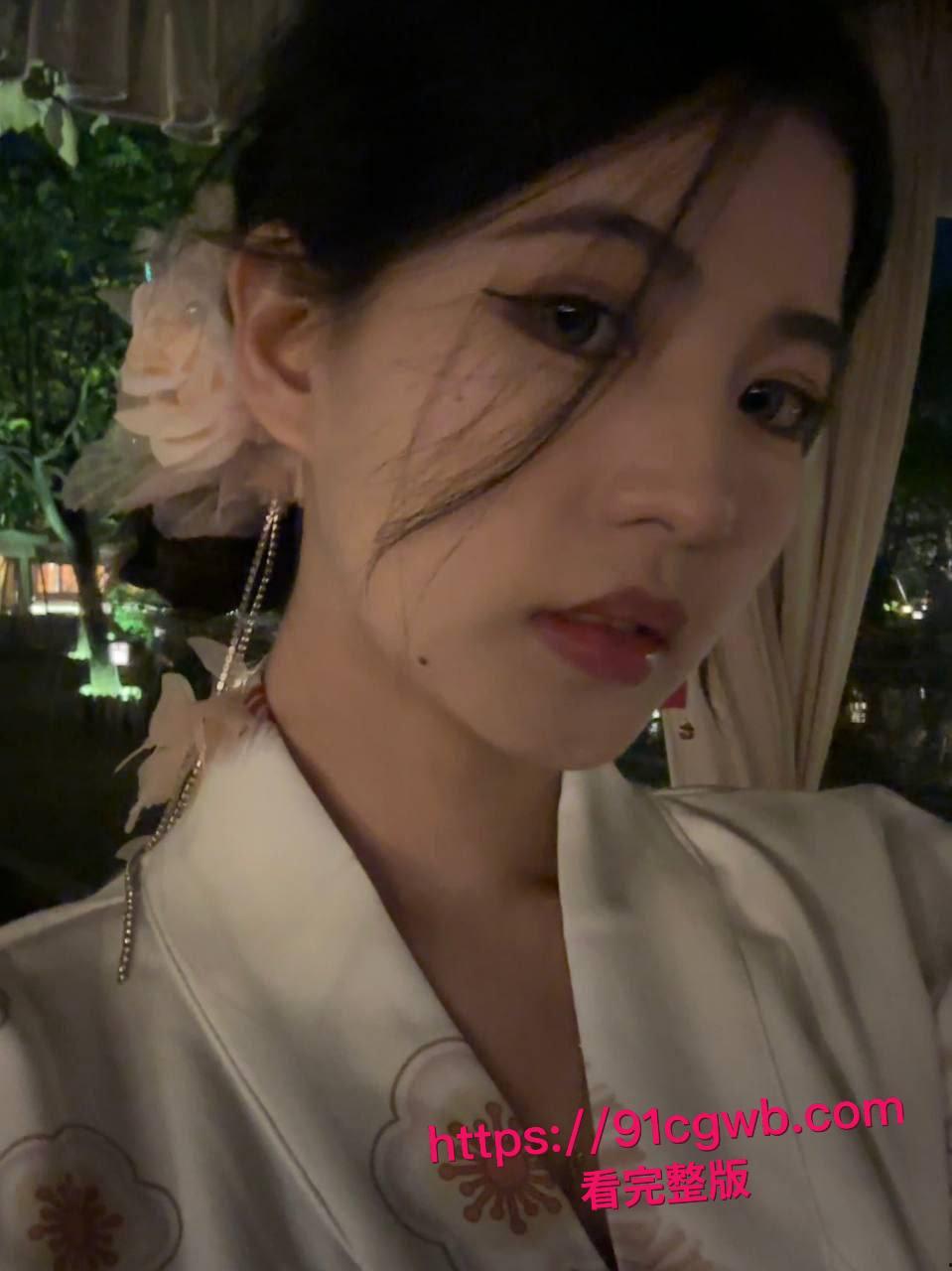 高颜值美女和男友酒店开房视频流出:高冷脸却主动口交男友大鸡巴,背身骑乘屁眼插上狗尾巴反差拉满-2