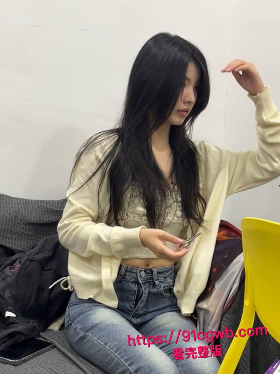 高颜值美女和男友酒店开房视频流出:高冷脸却主动口交男友大鸡巴,背身骑乘屁眼插上狗尾巴反差拉满-3