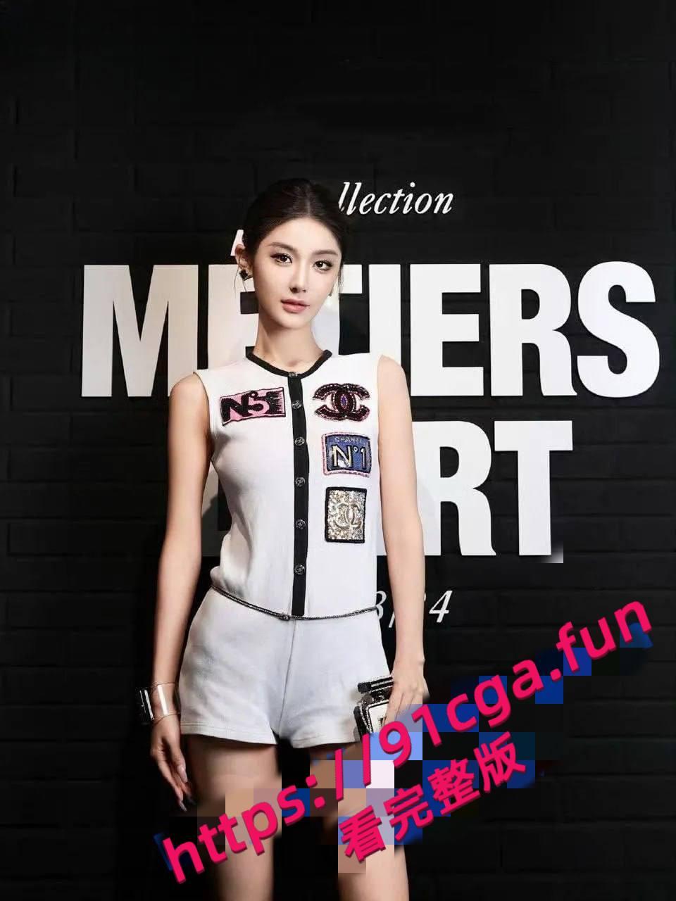 国际绝美超模秦冉 潜规则跪地口交吞精 第一视角欣赏女神淫态-3